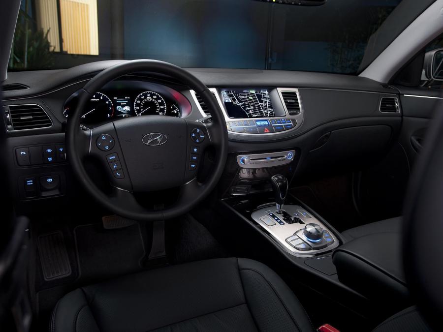  Hyundai Genesis R-Spec 2011 года  (фото 14 из 21)